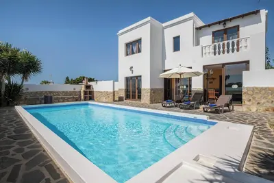 Image de Luxueuse et spacieuse \"Villa María\" avec terrasse, piscine, vue sur la mer et Wi-Fi