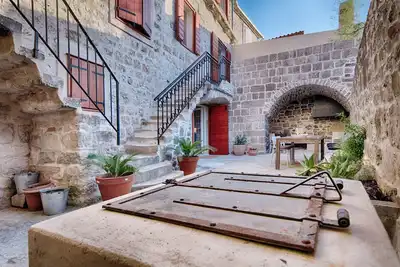 Image de Villa Zdenka, Kut, Vis, 5bdr, Bbq, stone garden, 2min to the sea and restaurants