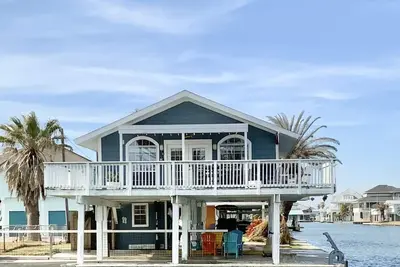 Image de The Shell Shack - A Waterfront Retreat! Corner Canal Home w Quick Beach Access
