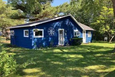 Image de Cute and cozy cottage with Lake Huron access