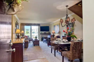 Image de Northcoast Village Beautiful Penthouse w/ large rooftop deck and Views!