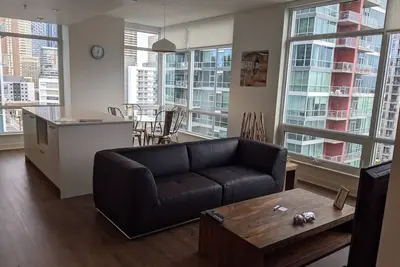 Image de Luxury 2br Apt with Skyline Views, Near Bmo Center