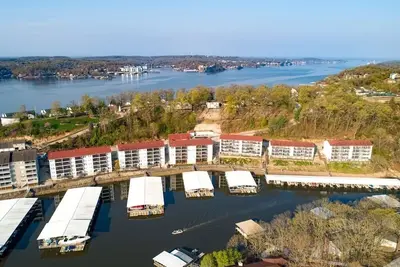 Image de Beautiful Lakefront Condo. Best location on the lake. 5 min Uber from main strip