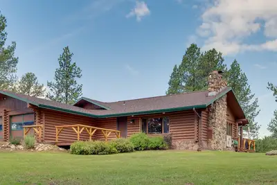 Image de One Level Log Home on 3. 5 Acres, Beautiful Views, Newly Updated
