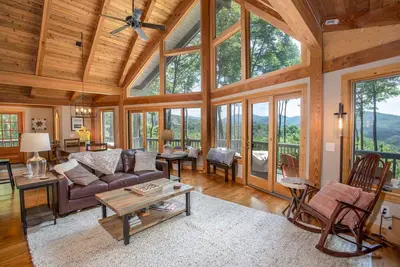 Image de Mountain Lodge With Picturesque Views