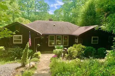 Image de Cozy Mountain Cabin with Modern Amenities