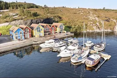 Image de Waterfront cabin, 35 min drive to Bergen and access to Norwegian fjord