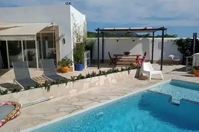 Maison de charme de style Ibicenco indépendante, au milieu des vignes