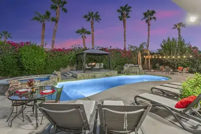 Image de Bellagio: Pool, Spa, Pool Table, Ping Pong!