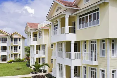 Image de 2bd kids-friendly beachfront resort with pool, waterpark, children's playground
