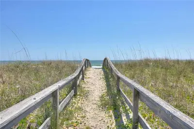Image de Spectacular Oceanfront Escape! ! Spacious, Newly Renovated, Close to Everything!
