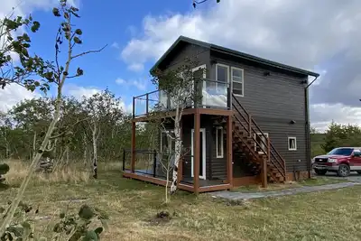 Image de Glacier Quarry - New, 2 Story home overlooking the Rockies and the St Mary Lakes