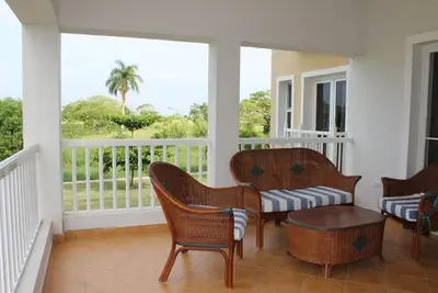 Image de 2bd guest-friendly condo in secured beachfront resort with gym and pool