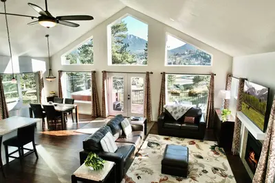 Image de Studio House in Forest Setting-Stunning Views-Hot Tub-Fireplace-Coaster Passes
