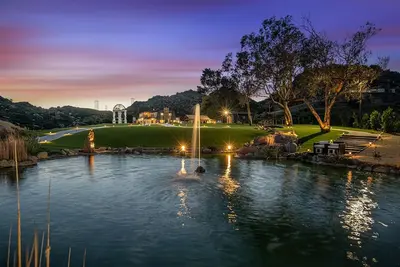 Image de 21+ Acre Private Retreat with Breathtaking Views of Los Angeles
