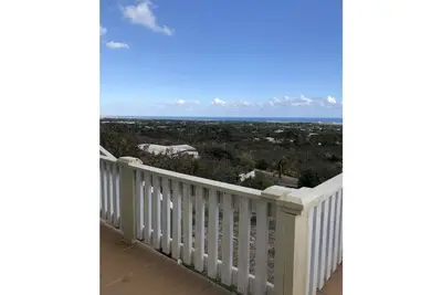 Image de Roomy 3 bedroom two bath structure on a hill overlooking  the Caribbean Sea