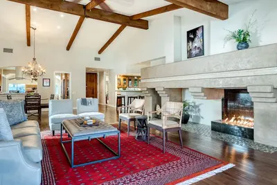 Image de Indian Wells Pools and Streams Art Home w/ Tennis