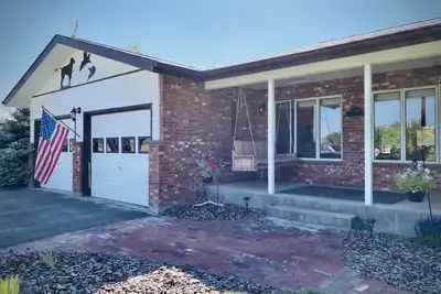 Image de Ranch-style home with horse property and fenced yard