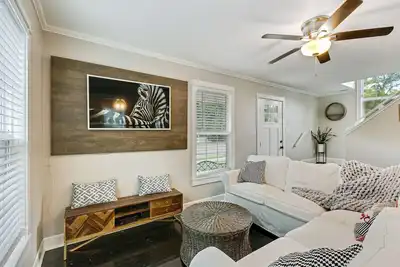 Image de Charming Cottage 5 minutes drive to The Silos and all things Magnolia