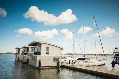 Image de 07. floating houses (105 m²) Poseidon - Floating house no. 10 with fireplace and pet