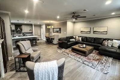 Image de Beautiful  2 Br 2 Bath Apt. in Historical Downtown-free Wifi-2 Private Balconies
