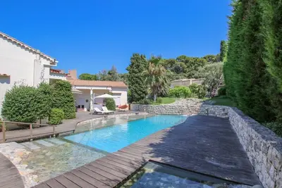 Image de Villa au Cap d ' Antibes face à la plage