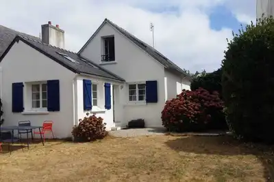 Image de Jolie maison de pêcheur avec jardin clos arboré en plein centre bourg de Loctudy