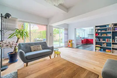 Image de Appartement rénové 130m2 en Rdj avec bureau, jardin et parking en centre-ville