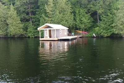 Image de Floating Bunkie Glamping @ Big Crosby Lake