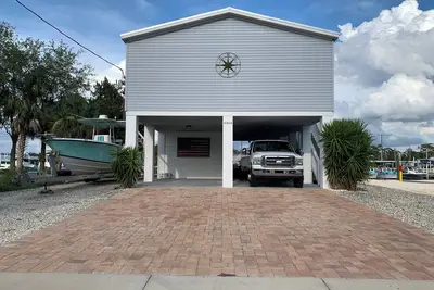 Image de Beautiful house with private dock on Saltwater canal, very close to boat ramp