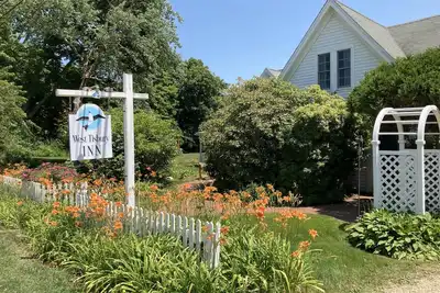 Image de Spacious Country Home centrally located on the island of Martha's Vineyard.