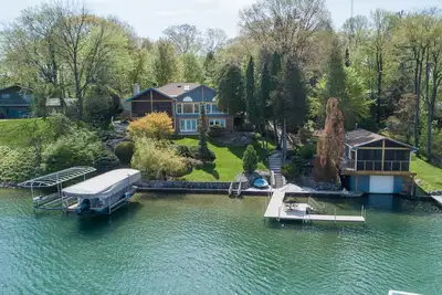 Image de Beautiful Lauderdale Lakefront Retreat