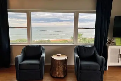 Image de Ocean View from Every Room at  Breakers Beachside Bungalow! 2 bed/2 bath
