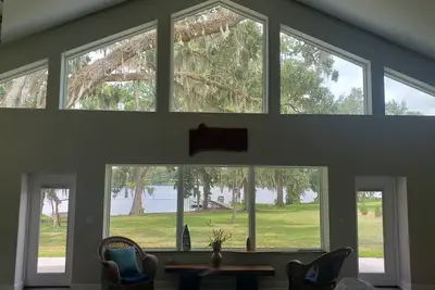 Image de Breathtaking Lakefront property, 2+ acres. Less than a mile from the bike trail.