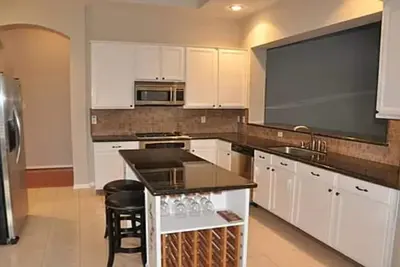 Image de Hard to find single story with fabulous Pool\/Spa & Pebbled Patio on oversized.