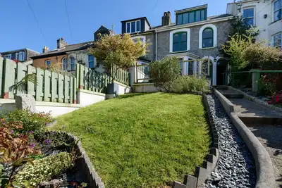 Image de Large family property with parking. Close to Looe town centre.