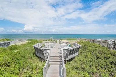 Image de K0013 Dunes for Days. Spectacular Oceanfront, Hot Tub & Rec Room! Pets Ok!