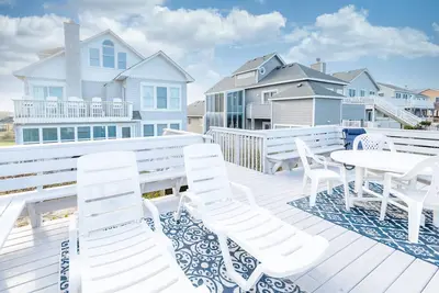 Image de K0011 Fly Boys. Oceanfront, Stunning Views, Rec Room, & Elevator! Sunday Turn