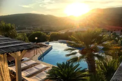 Image de Private Pool villa with panoramic views split over 2 levels / Aircon / New Pool.