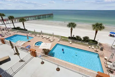 Image de La Contessa - Gorgeous beach front condo with amazing updates and amenities!