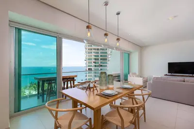 Image de Stunning beachfront condo with Amazing views! ! 2 Bedroom+den, 3 Bathrooms