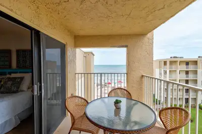 Image de Discounted rates on this Beautiful Beach View Condo