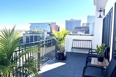 Image de Cassius Quarters@The713! Downtown, large, upscale suite w/private balcony