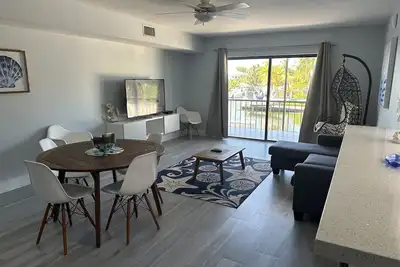 Image de Re-energize at our spacious condo! Get 10% off stays of 7+ days. Book now!