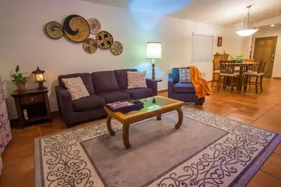 Image de 🌵Sonoran Sanctuary🏡 w/ Garage, Wfh Setup by I-10 & Downtown