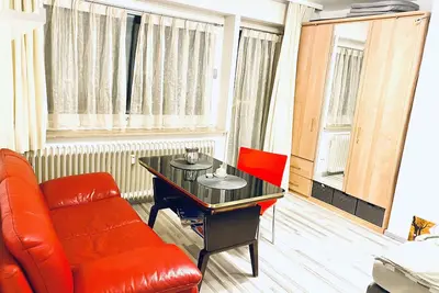 Image de Small but yours. . . small 1 room flat with balcony