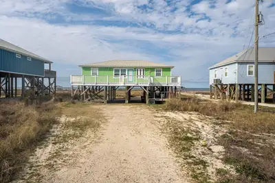 Saltaire - Bayfront home with private bayfront beach.