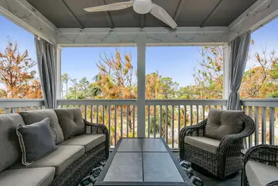 Image de Family Friendly Townhome |1 Block to Pool |Beach & Baby Gear |Board Games |Beach Club |Golf |Tennis