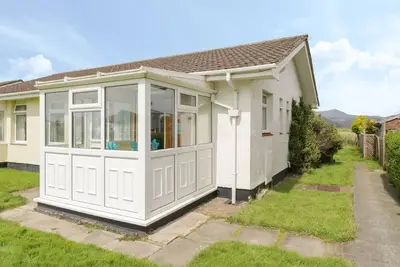 Hafod-Y-Gors, pet friendly, with a garden in Fairbourne