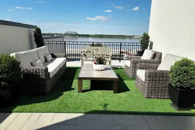 Image de The Pres@The 713! Penthouse Suite with private rooftop patio, on Bourbon Trail!
